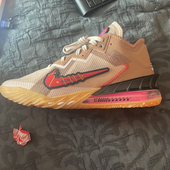 LeBron  Spacejam 18s - Picture 3 of 9